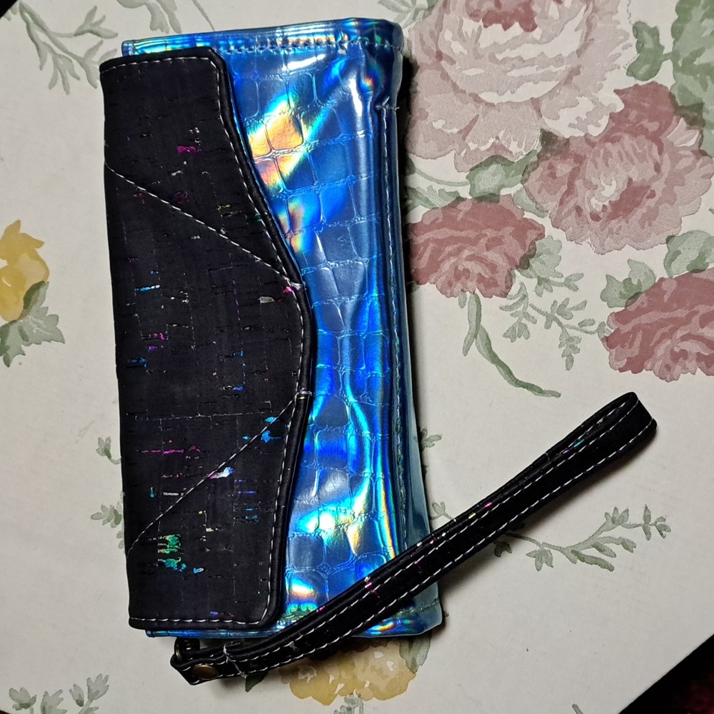 Beautiful one of a kind wallet 😍